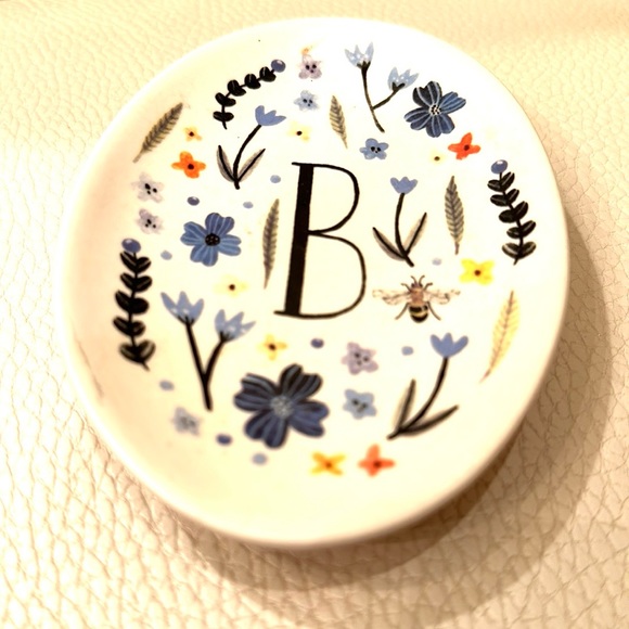 Anthropologie NWT Amelia Herbertson Footed Ceramic Floral Letter B Trinket Plate - Picture 2 of 4
